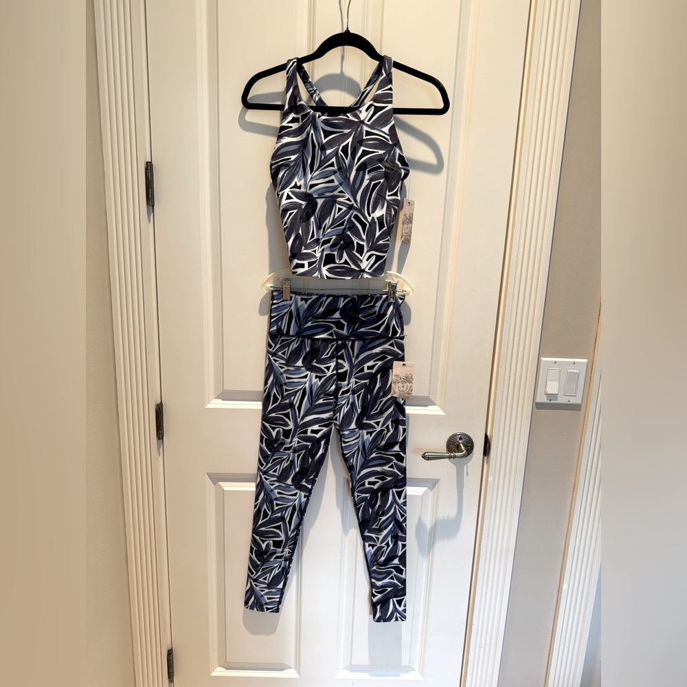 NWT Sage Collective Leaf Print Activewear Set